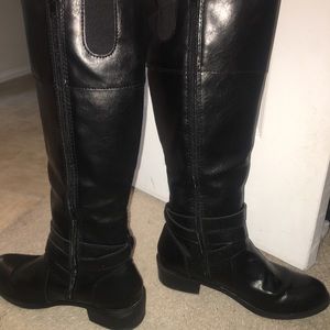 Tall riding boots
